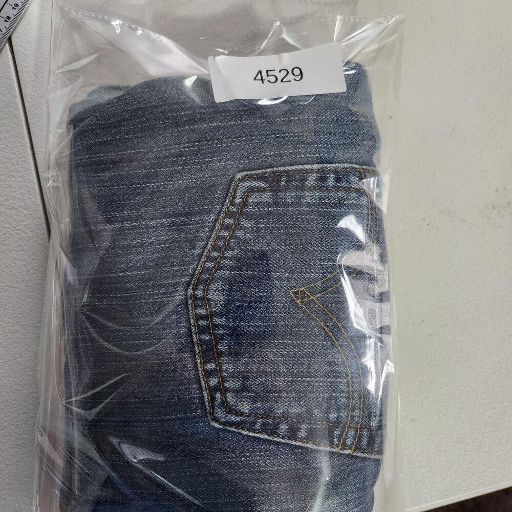Levis Nouveau Jeans Womens Size 8 Miss Mid Rise Cropped Denim Pants - Picture 14 of 14